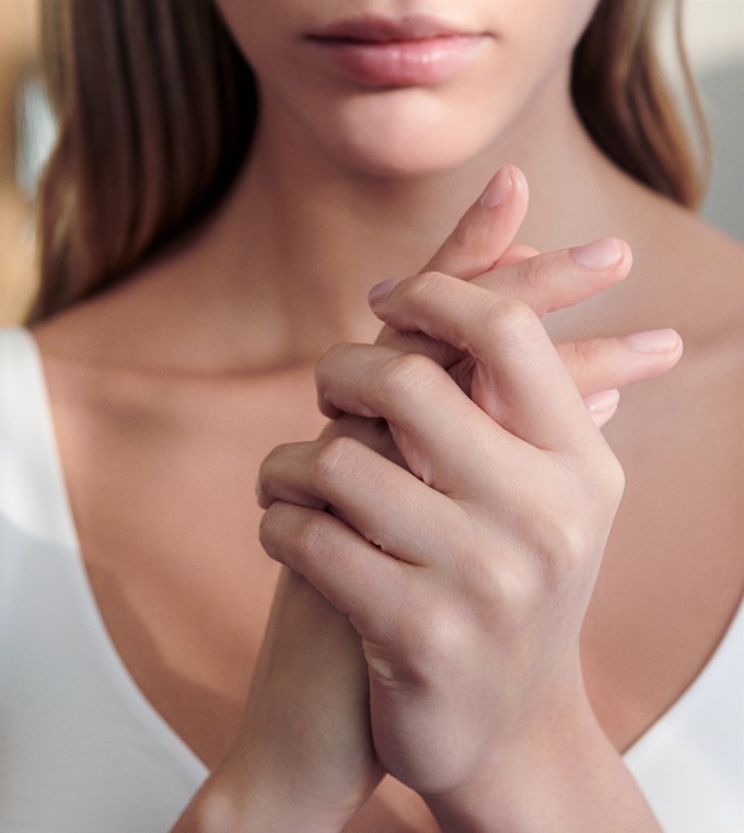 Как помочь обветренным рукам?