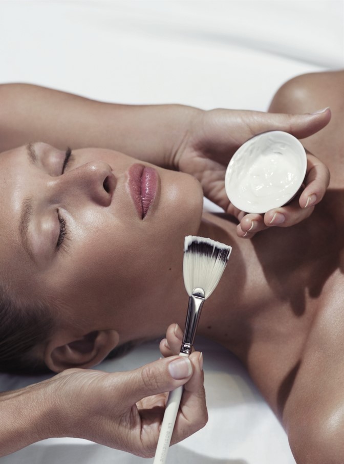 Чистка лица от черных точек