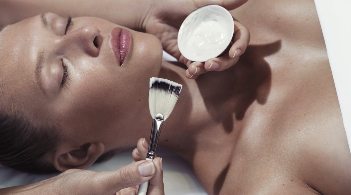 Чистка лица от черных точек