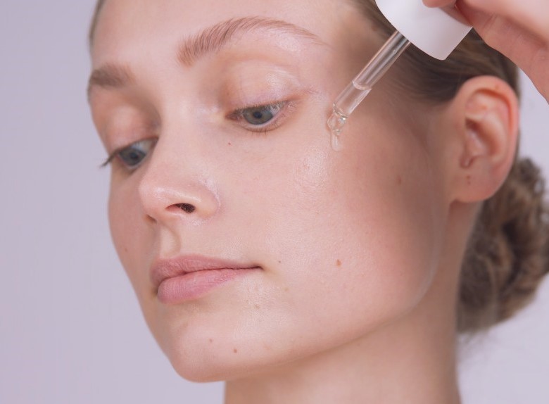 Какие тонизирующие средства выбрать для снятия утренней отечности лица?