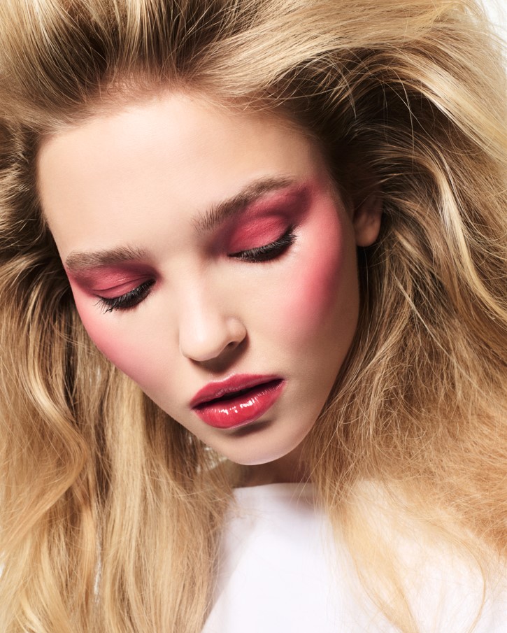 Как правильно смывать косметику с лица?