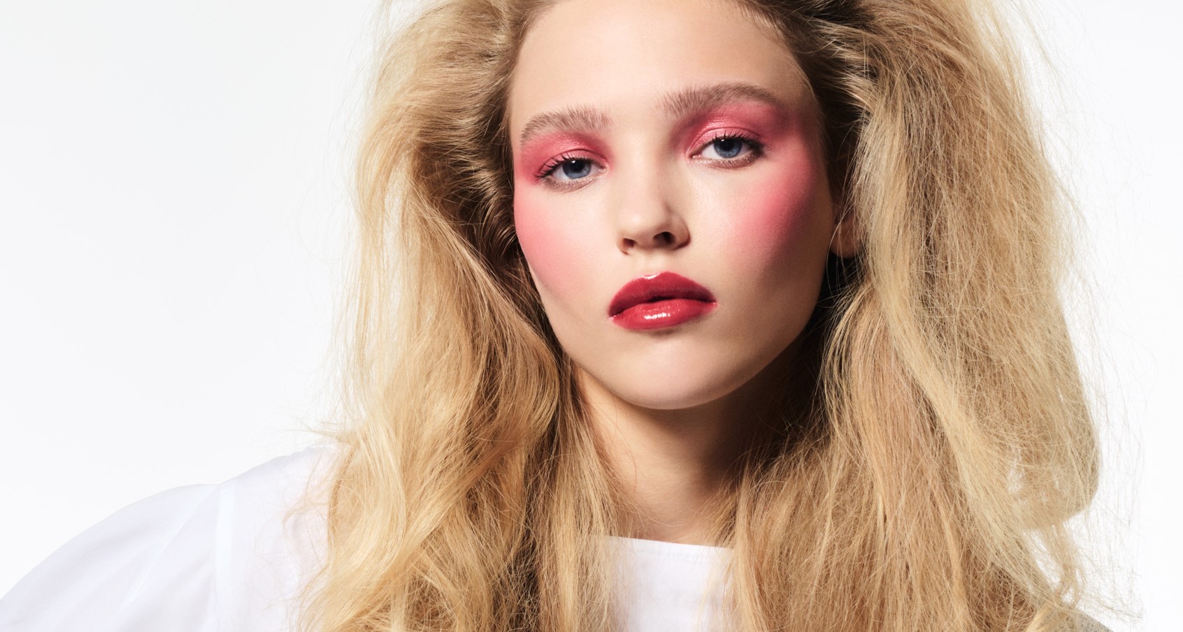 Как правильно смывать косметику с лица?